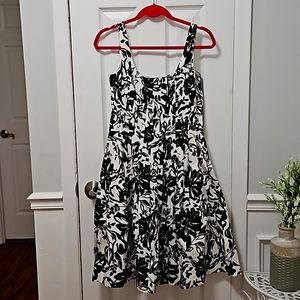 Ralph Lauren-size 4- black and white